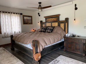 9 bedrooms, iron/ironing board, free WiFi, bed sheets - Reserve 2, 3 or all 4 cabins on this 13 acre horse ranch.5 mins from YNP! (Gardiner)