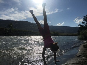 Ligstoelen aan het strand, strandlakens