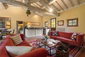 Villa, 2 Bedrooms | Private kitchen | Full-size fridge, microwave, stovetop, dishwasher - Casa dell'Ambasciatore (Castiglione d'Orcia)