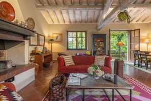 Villa, 2 Bedrooms | Living area | TV - Casa dell'Ambasciatore (Castiglione d'Orcia)