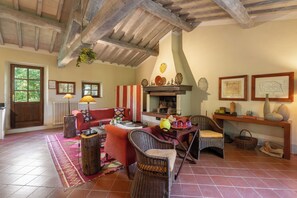 Villa, 2 Bedrooms | Living area | TV - Casa dell'Ambasciatore (Castiglione d'Orcia)