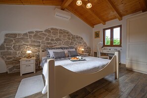 4 habitaciones, tabla de planchar con plancha, wifi y ropa de cama 