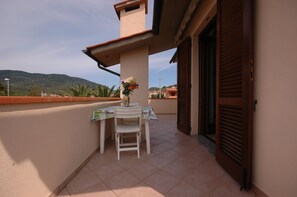 تناول الطعام بالخارج