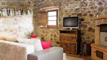 Villa, 2 Bedrooms | Living area | TV