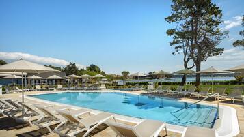 Seasonal outdoor pool