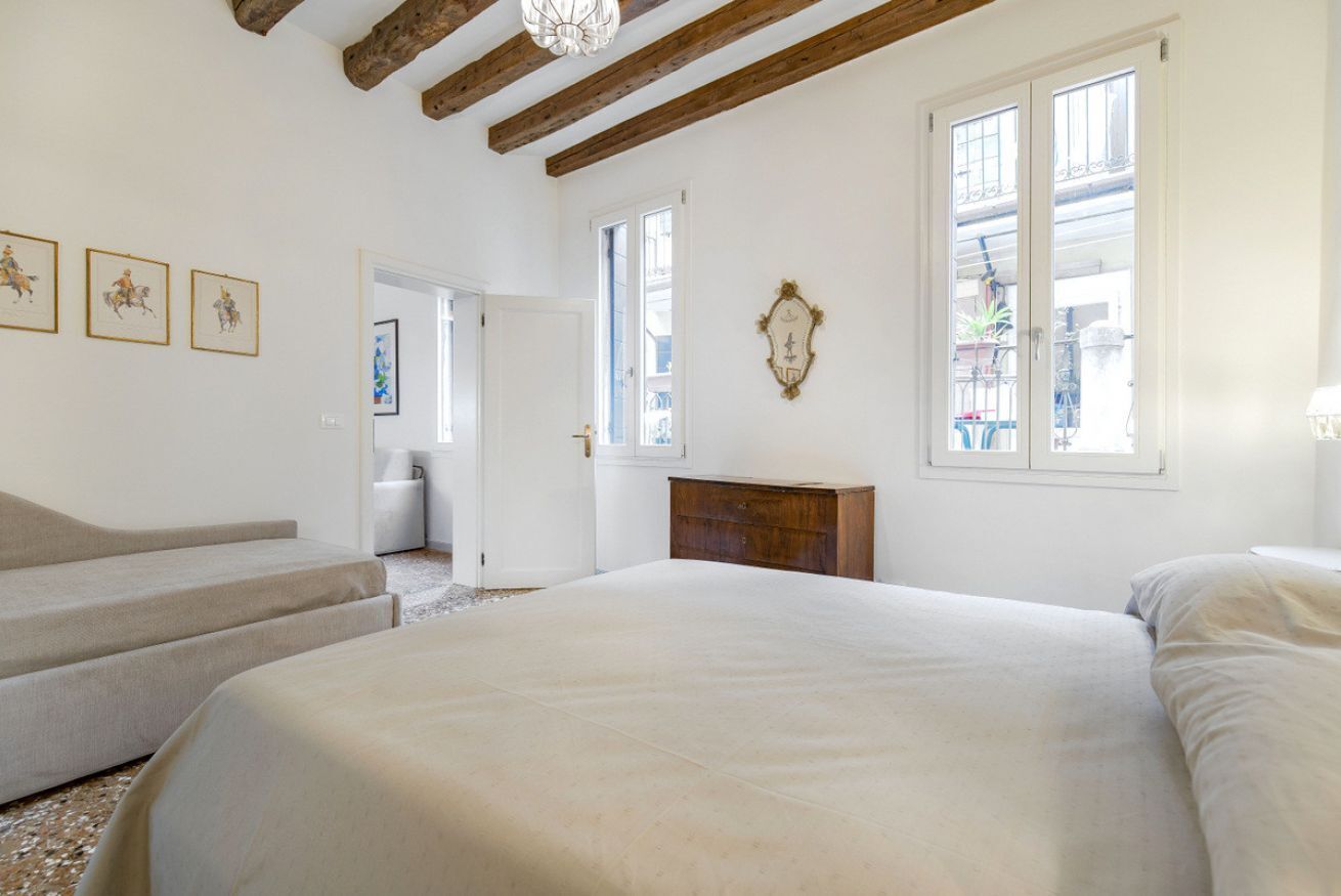 1 多间卧室、熨斗/熨衣板、WiFi、床单