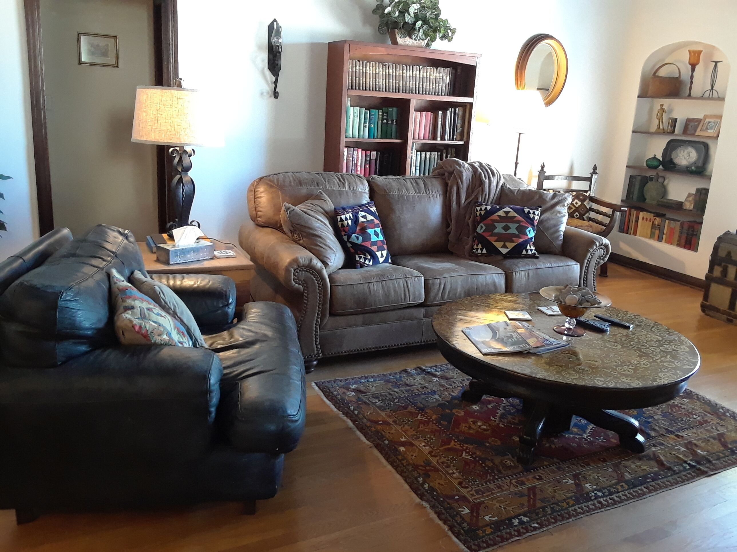 Historic Spanish style home and guesthouse close to U of A and downtown