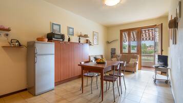 Apartemen, 2 kamar tidur | Area keluarga | TV