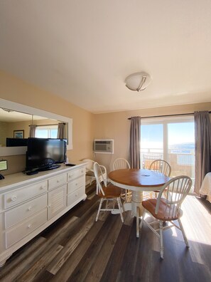 Standard Room, 1 Bedroom, Non Smoking, Balcony (Room 32, Ocean View) | Individually decorated, individually furnished, free WiFi, bed sheets