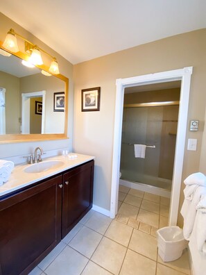Standard Room, 1 Bedroom, Non Smoking, Balcony (Room 32, Ocean View) | Bathroom | Free toiletries, hair dryer, towels, soap