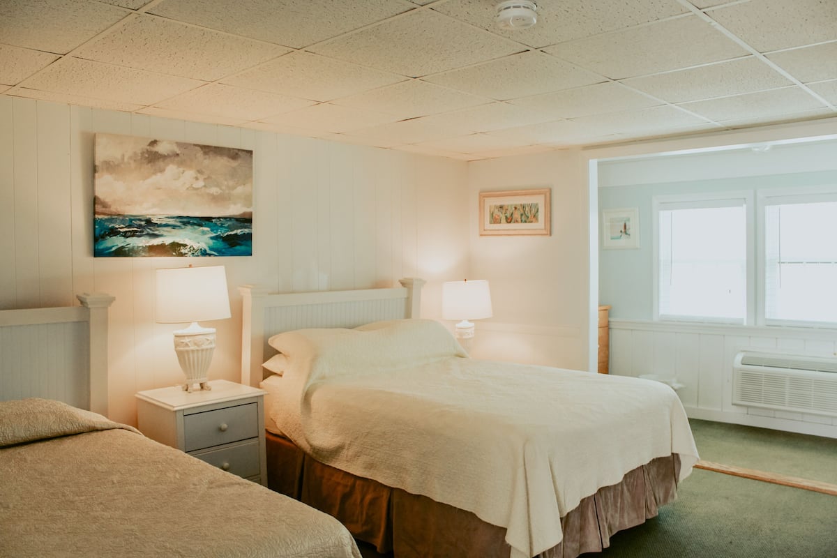 Standard Room, 1 Bedroom, Non Smoking, Kitchenette | Individually decorated, individually furnished, free WiFi, bed sheets