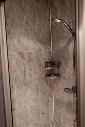 Combined shower/tub