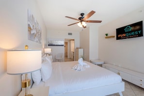 Condo, várias camas (Majestic T2 - 1606) | 3 quartos, ferros/tábuas de passar roupa, roupa de cama