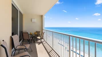 Condo, Multiple Beds (Majestic T2 - 1606) | Outdoor dining