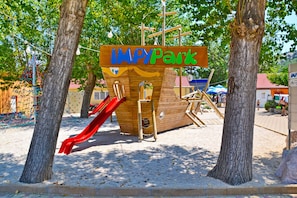 Children’s play area – outdoor - Victoria Mobilehome San Marino Resort (Lopar)