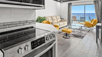 Condo, 1 King Bed with Sofa bed (The Summit 702) | Exterior