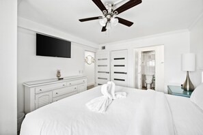 Condo, 1 King Bed with Sofa bed (The Summit 702) | Private kitchen | Fridge, oven, toaster, cookware/dishes/utensils - The Summit 702 (Panama City Beach)