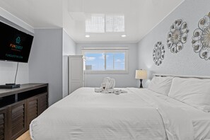 Condo, 1 cama King e sofá-cama (The Summit 1409) | 1 quarto, ferros/tábuas de passar roupa, roupa de cama