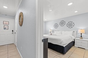 Condo, 1 King Bed with Sofa bed (The Summit 1409)