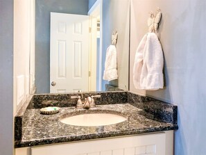 Condo, 1 King Bed with Sofa bed (The Summit 611) | Bathroom