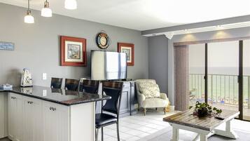 Appartement, 1 kingsize bed met slaapbank (The Summit 611) | Woonkamer | Een flatscreentelevisie