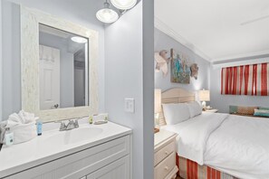 Condo, 1 très grand lit et 1 canapé-lit (The Summit 502) | 1 chambre, fer et planche à repasser, Wi-Fi, literie fournie