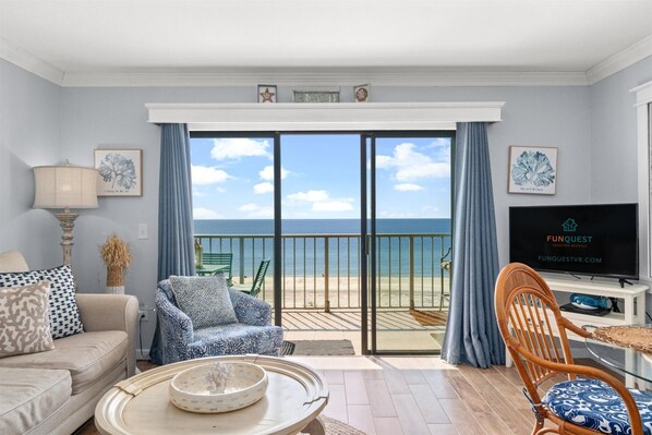 Huoneisto, 1 suuri parisänky ja vuodesohva (The Summit 502) | Oleskelualue | Taulutelevisio