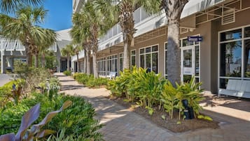Condo, 1 King Bed with Sofa bed (Laketown Wharf 802) | Exterior