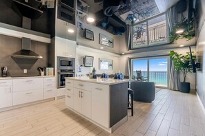 Condo, 1 King Bed with Sofa bed (The Summit 1205) | Private kitchen