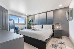 Condo, 1 King Bed with Sofa bed (The Summit 1205) | 1 bedroom