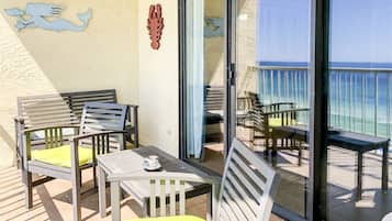 Condo, 1 cama King e sofá-cama (The Summit 921) | Sacada