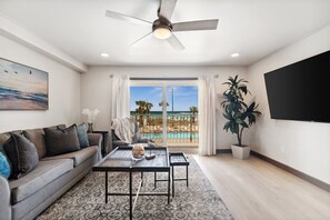 Lägenhet - 1 kingsize-säng med bäddsoffa (The Summit 215) | Vardagsrum | Platt-tv