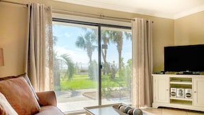 House | Living room | LCD TV, DVD player - The Summit 104 (Panama City Beach)