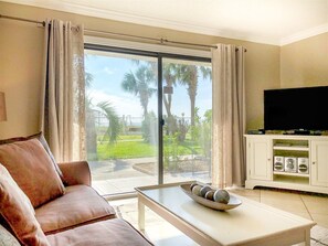 Hus | Oppholdsrom | LCD-TV og DVD-spiller