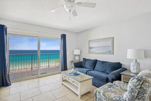 Appart'hôtel, 1 très grand lit (The Summit 1017) | Coin séjour | Télévision à écran plat