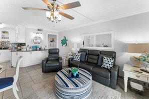 Living area - The Summit 1130 (Panama City Beach)