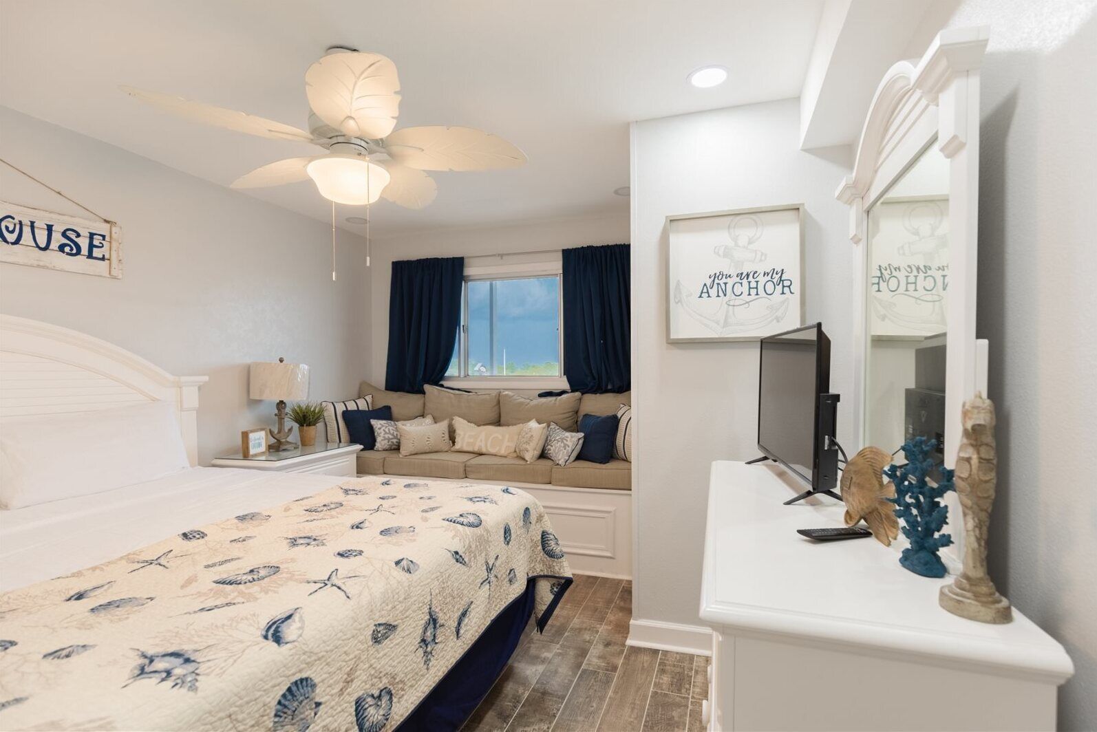 公寓客房, 1 張特大雙人床及 1 張梳化床 (The Summit 504) | 1 間睡房