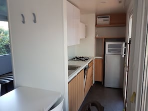 Mobile Home | Private kitchen | Fridge, stovetop, coffee/tea maker, electric kettle