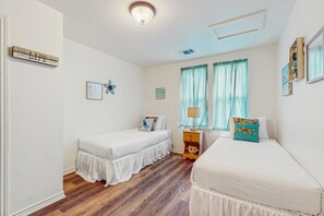 3 habitaciones, tabla de planchar con plancha, wifi y ropa de cama