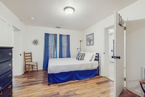 3 bedrooms, iron/ironing board, Internet, bed sheets