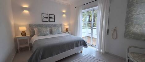 3 chambres, fer et planche à repasser, Wi-Fi, draps fournis