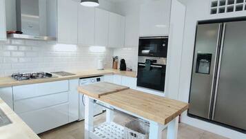 Microwave, dishwasher, coffee/tea maker, highchair