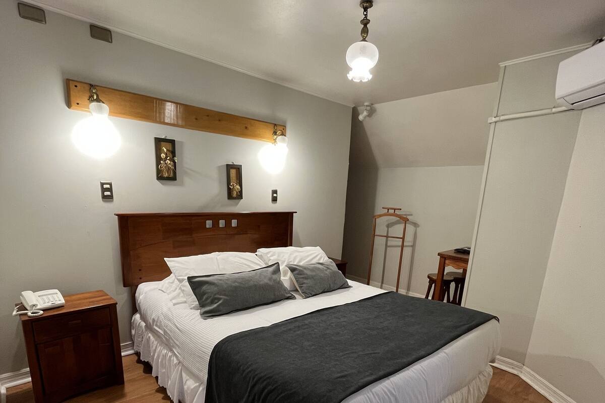 Standard Double Room | Laptop workspace, blackout drapes, WiFi (free)