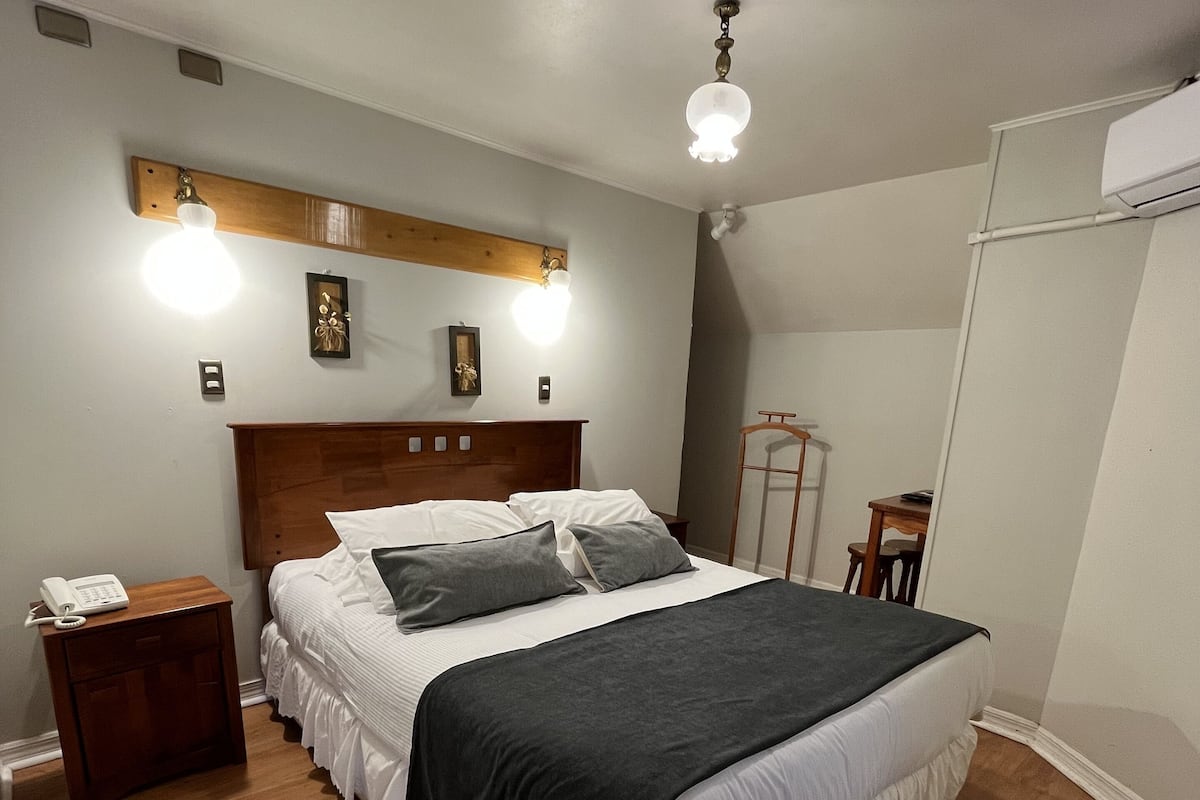 Standard Double Room | Laptop workspace, blackout drapes, free WiFi