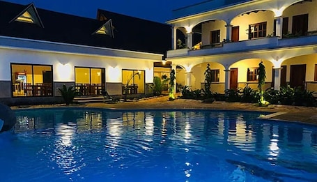 Outdoor pool, open 9:00 AM to 9:00 PM, pool umbrellas. Hotel Wayak