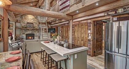 SkyRun Cabin - Stunning Mountain Views & Fire Pit