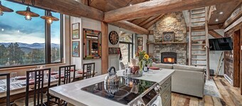 Upscale Mountain Cabin, great view, drive to Denver or Boulder or Nederland