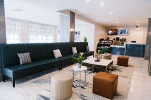 Lobby sitting area - The Hotel Legends (Biloxi)