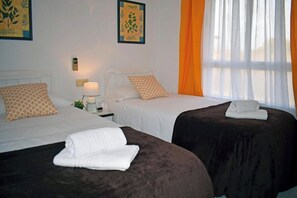 2 slaapkamers, een strijkplank/strijkijzer, gratis wifi, beddengoed