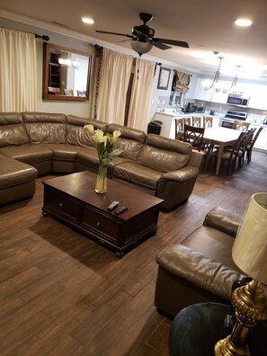 Basic House | Living area | Flat-screen TV - Lancaster Embassy (Lancaster)